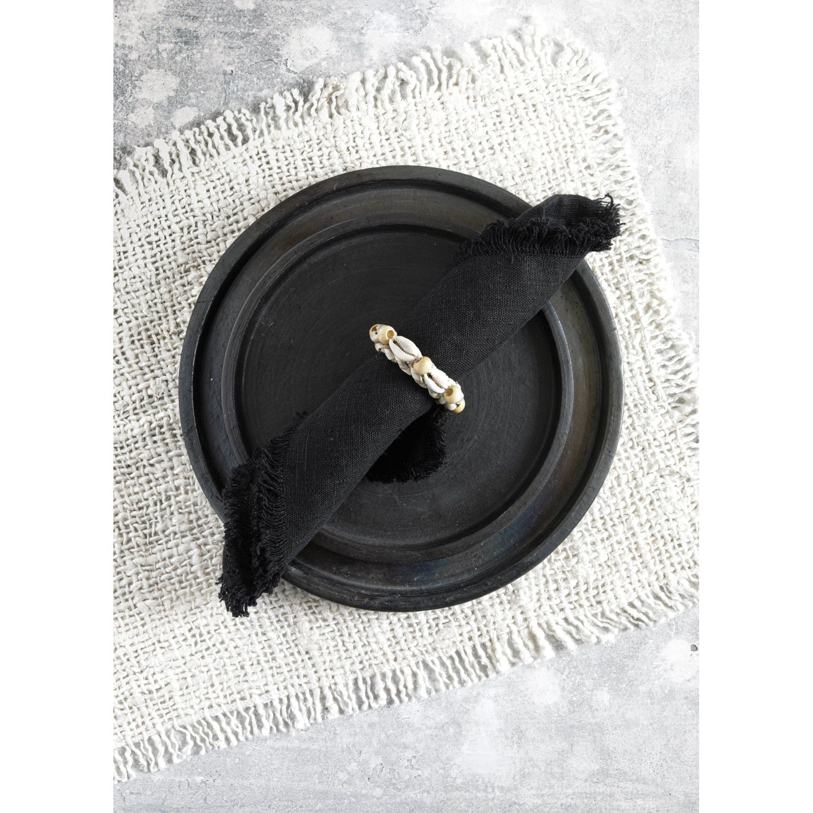 Rond de serviette torsadé en jonc de mer et coquillages 5 cm, vue 3