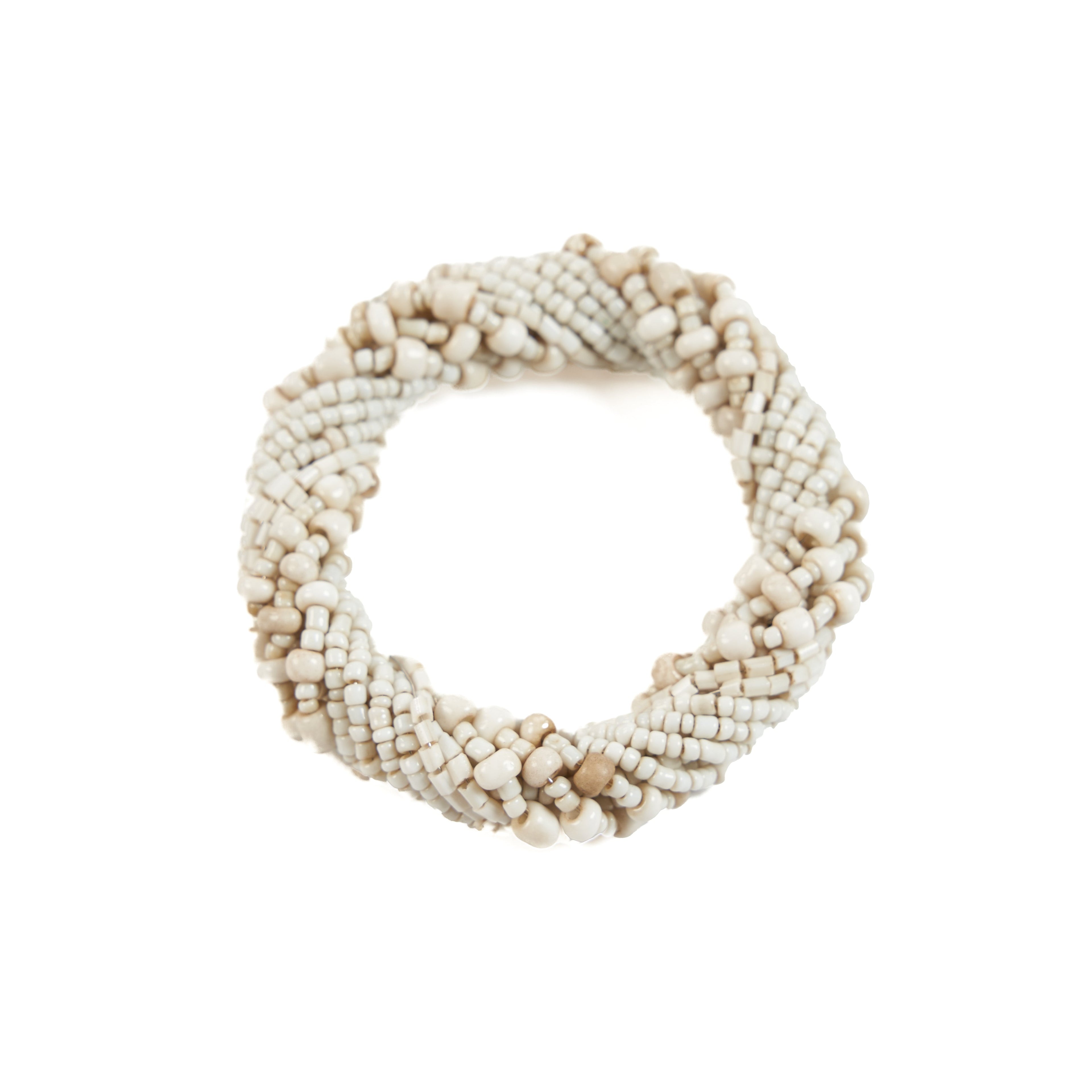 Rond de serviette torsadé en perles ivoire 6 cm en situation