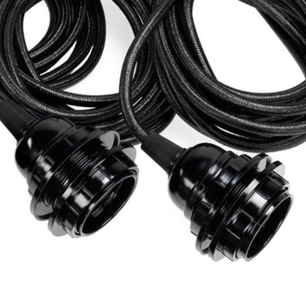 Rosace de plafond 3 cordons de suspension noirs 250 cm en situation