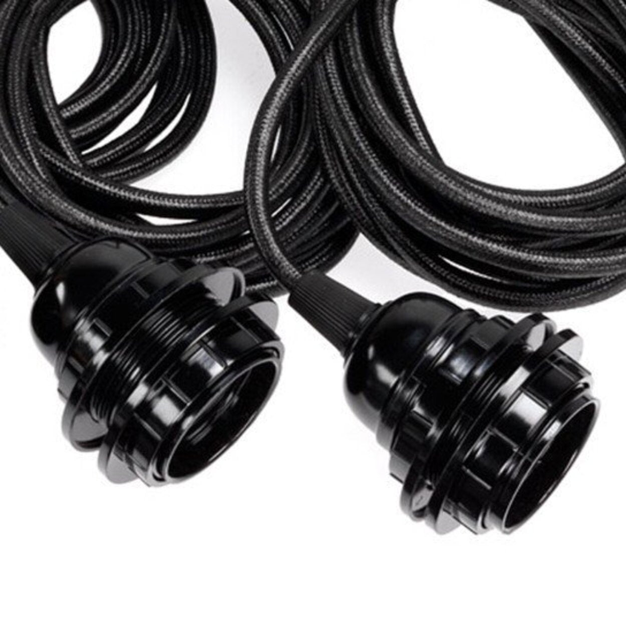 Rosace de plafond 3 cordons de suspension noirs 250 cm en situation