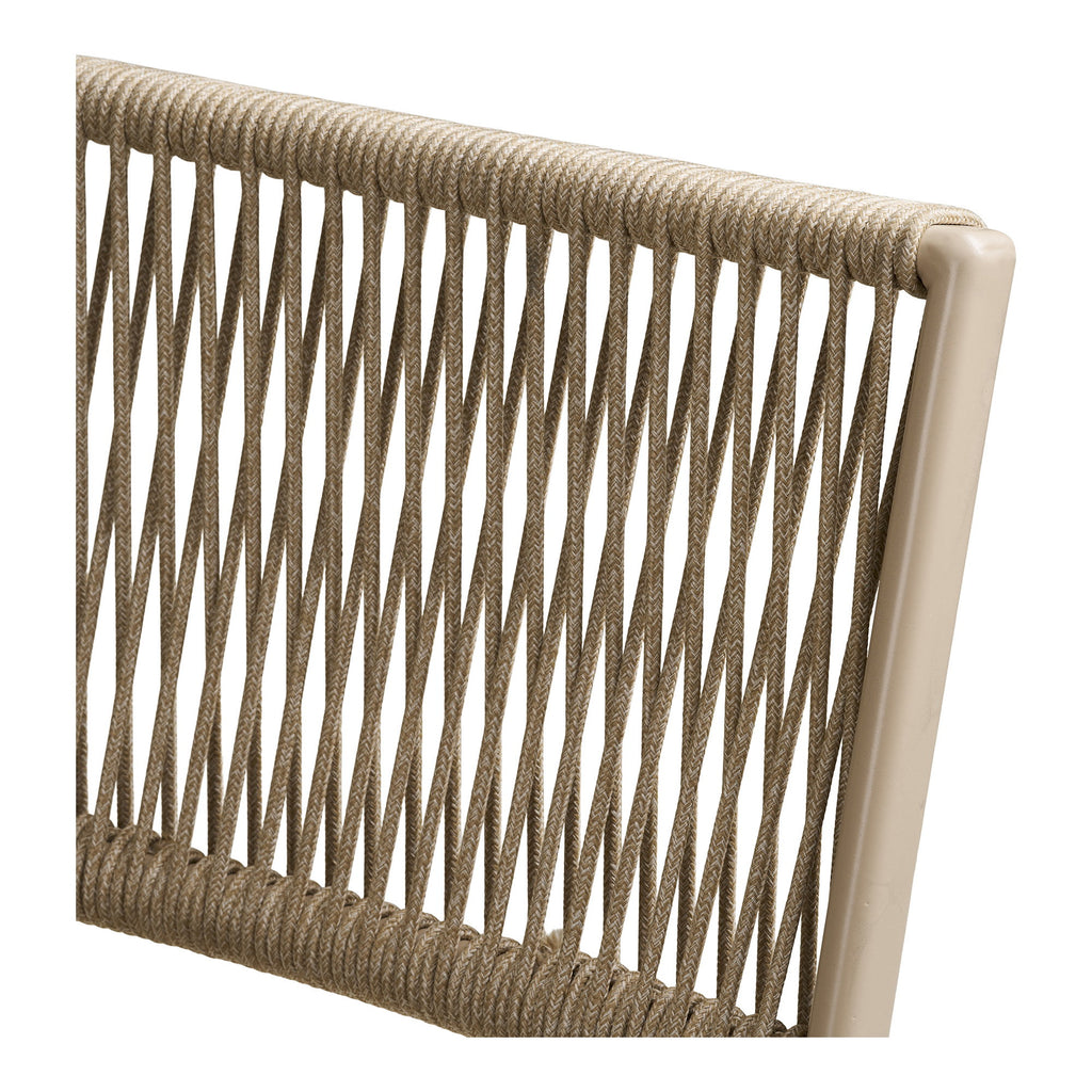 Gros plan dossier corde tressée chaise Arcas taupe, motif croisé diagonal sur cadre acier