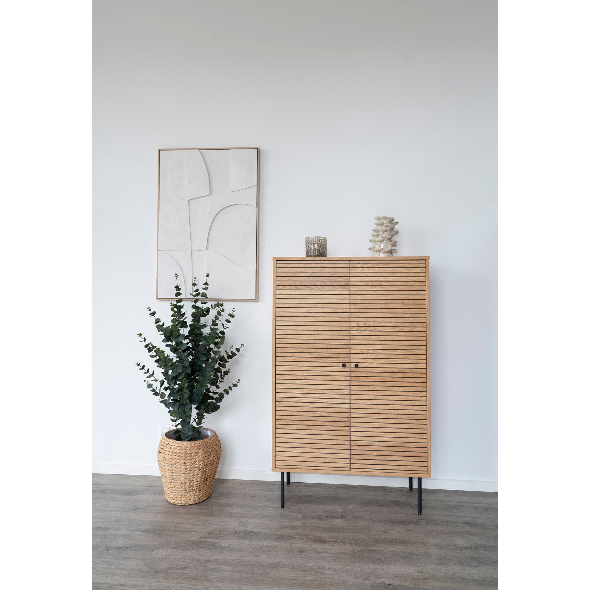 Sculpture grès champignons huîtres ivoire sur dessus armoire bois naturel salon
