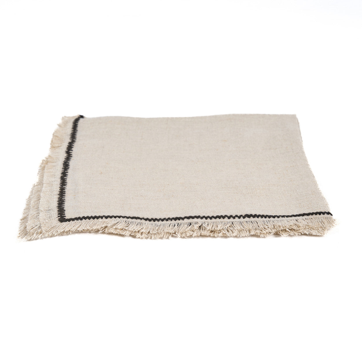 Serviette de table Tuscany en lin naturel à surpiqûre noire 45x45 cm en situation