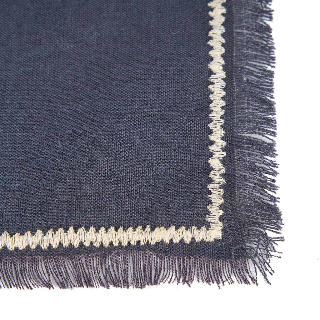 Serviette de table Tuscany en lin noir à surpiqûre écrue 45x45 cm, vue 6