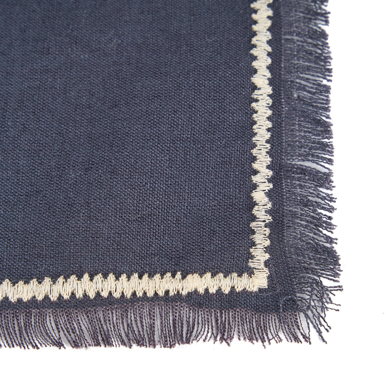 Serviette de table Tuscany en lin noir à surpiqûre écrue 45x45 cm, vue 6