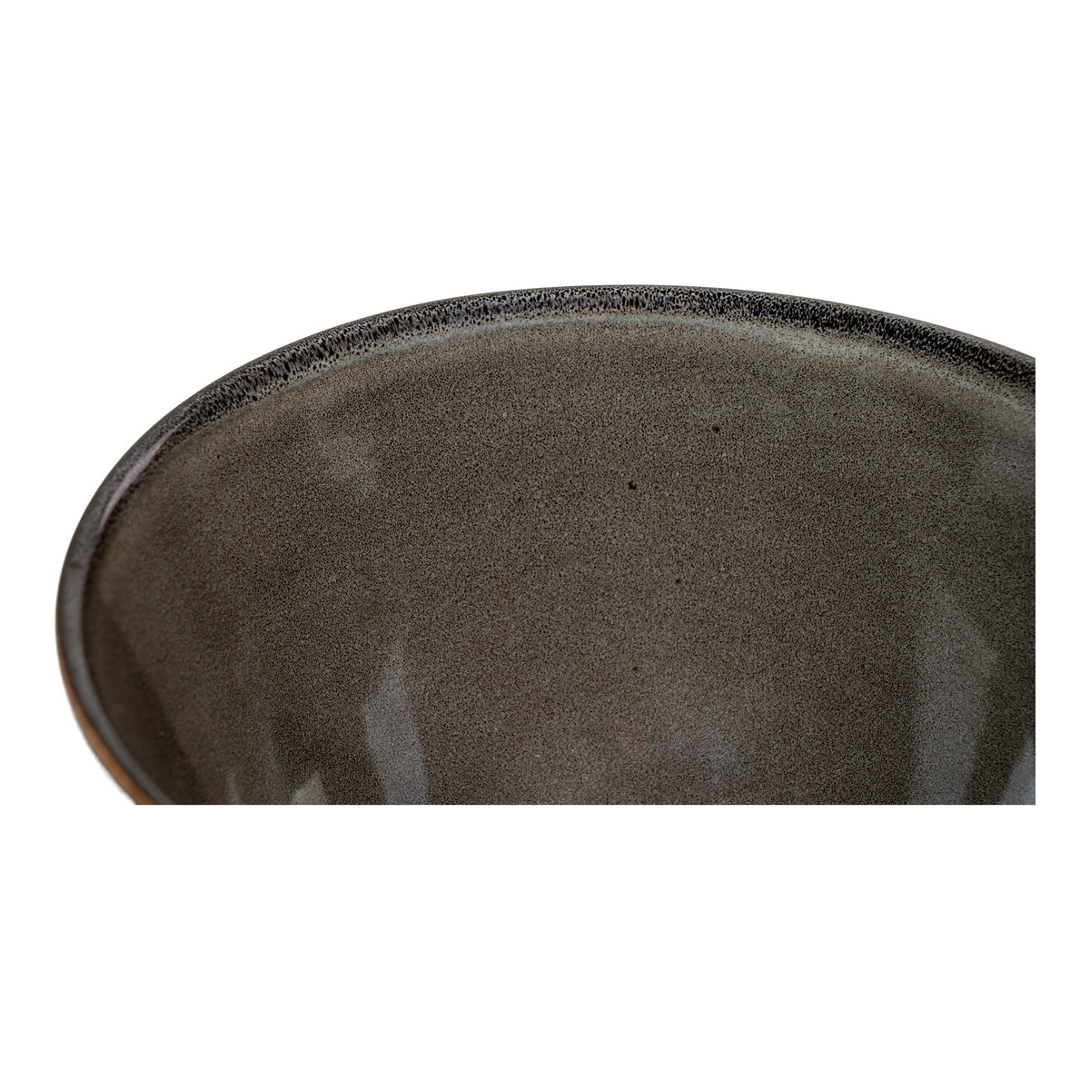 Détail de la glaçure mouchetée à l'intérieur du bol Selma et de son bord