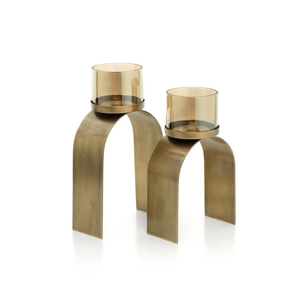 Set de deux bougeoirs arche en laiton et verre fumé