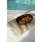 Set de table rectangulaire Isey en jonc de mer ajouré 50 x 30 cm en situation