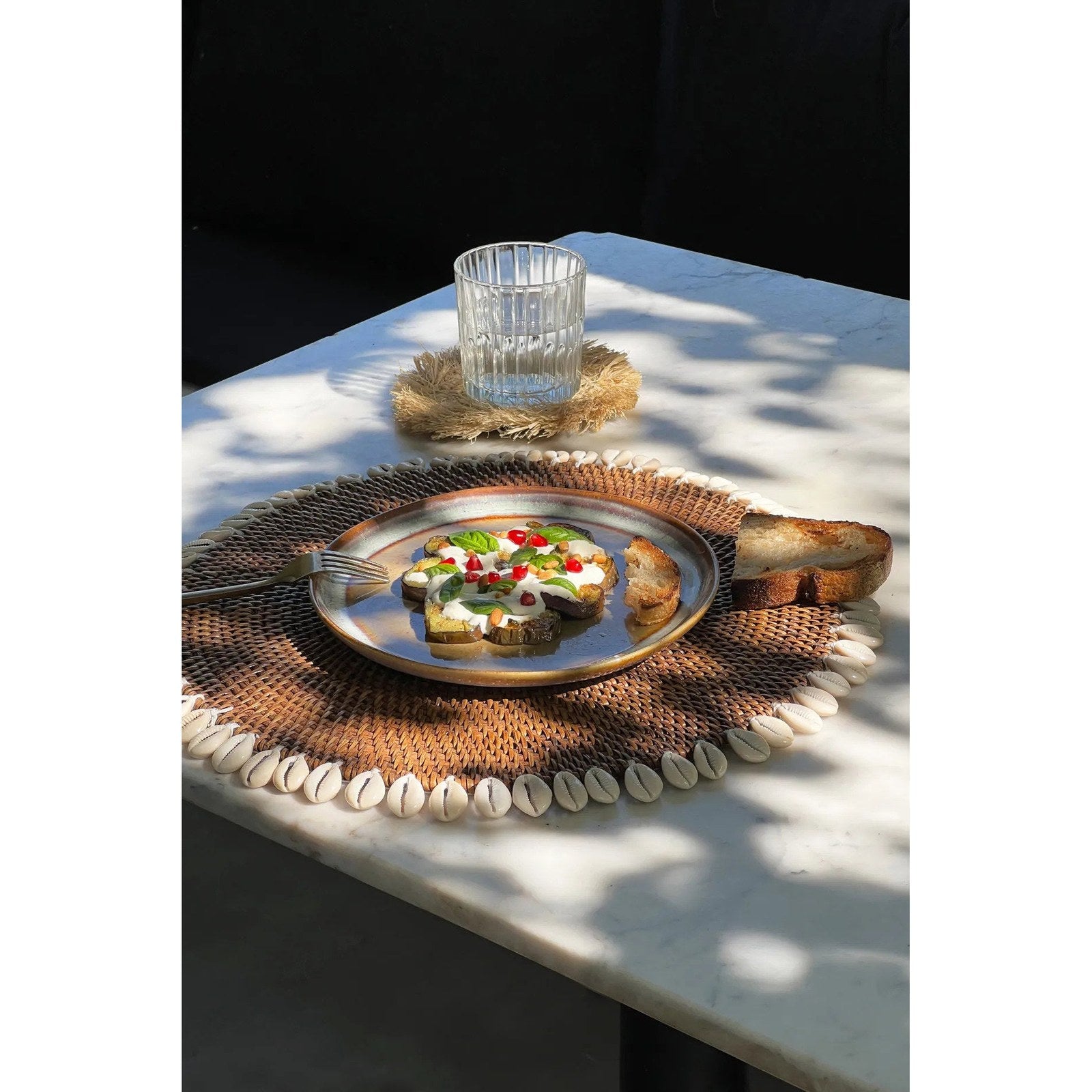 Set de table rond Colonial en rotin brun bordé de cauris 40 cm, vue 3
