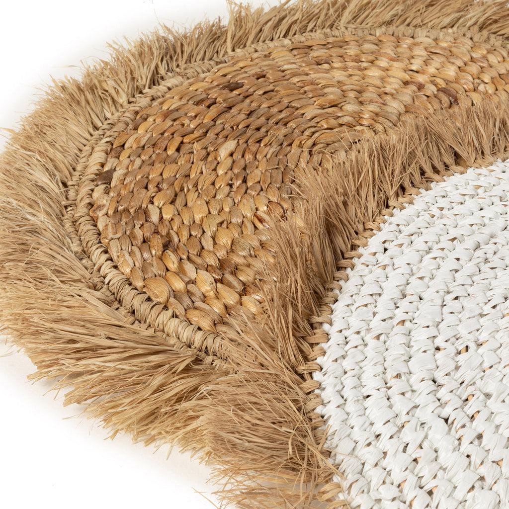 Set de table rond crocheté blanc à frange de raphia 45 cm, vue 4