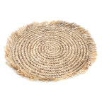 Set de table rond en raphia crocheté à frange 45 cm en situation