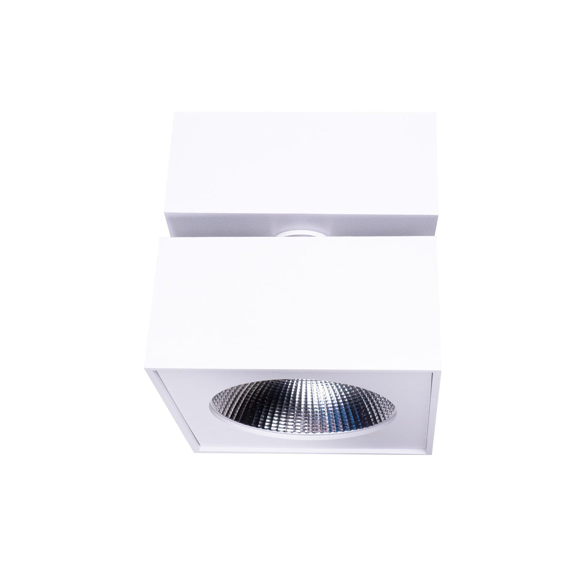 Spot de plafond Artu blanc vu de biais deux cubes de métal et réflecteur dans la tête