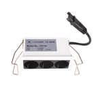 Spot encastré X-Line 3 cellules avec son boîtier blanc ses ressorts de fixation et son câble à connecteur