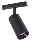Spot Magnetic à réflecteur en aluminium noir sur son adaptateur aimanté vu de trois quarts