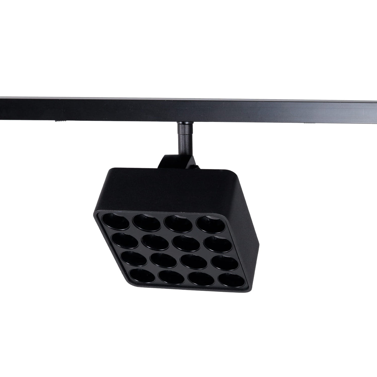 Spot carré Micro11 noir éteint incliné sous son rail vu de trois quarts
