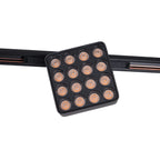 Spot carré à grille Micro11 noir sur son rail aimanté vu de face seize LED en cellules