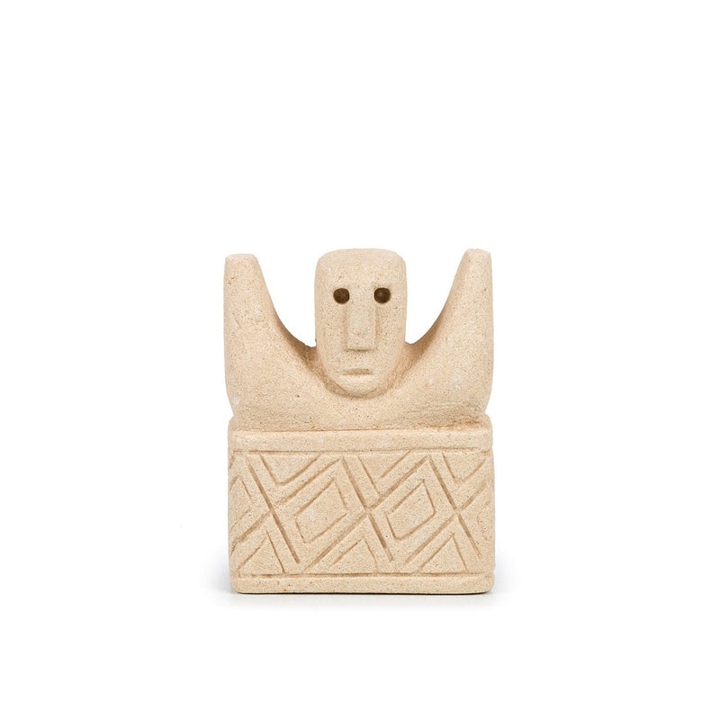 Dimensions Statuette Sumba aux bras levés en grès 11 cm