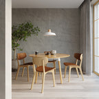 Suspension Afra en béton et bois au-dessus d'une table de salle à manger