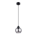 Suspension Alino avec globe en verre fumé ouvert en bas câble noir et rosace ronde noire sur fond blanc