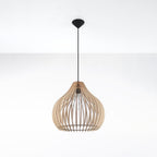Suspension Aprilla en bois installée au plafond