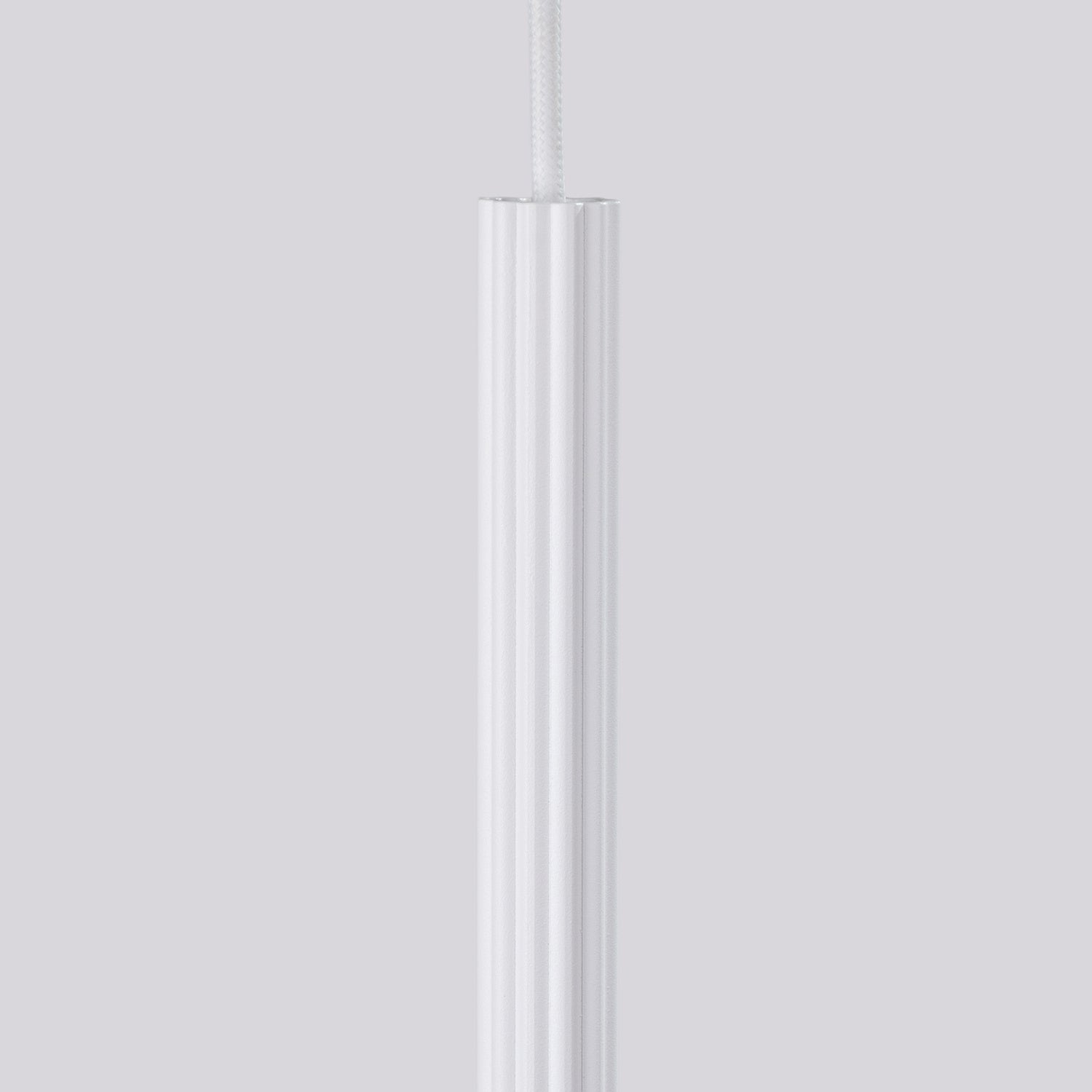 Suspension Arche 2 en grappe tubes cannelés blanc G9 en ambiance