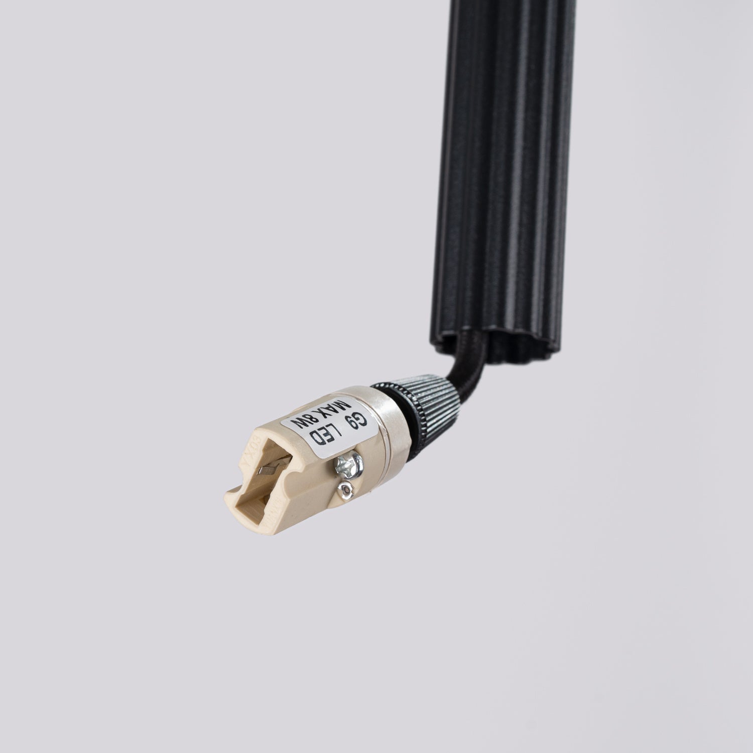 Suspension Arche 2 en grappe tubes cannelés noir G9, détail de la rosace