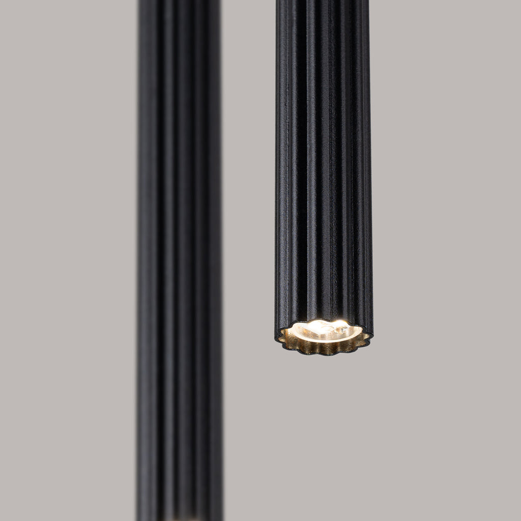 Suspension Arche 2 en grappe tubes cannelés noir G9, détail du tube