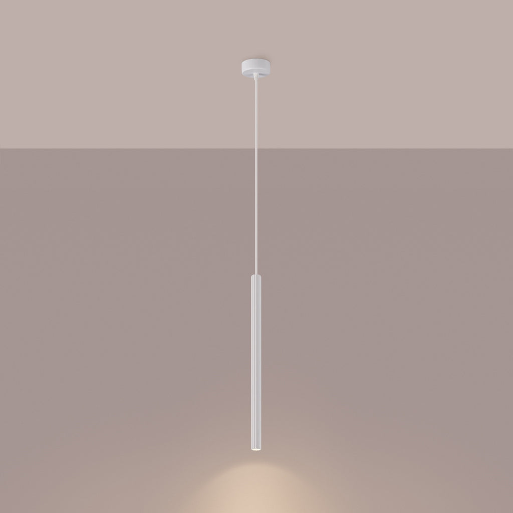 Suspension Arche tube cannelé blanc G9 allumée, faisceau dirigé vers le bas