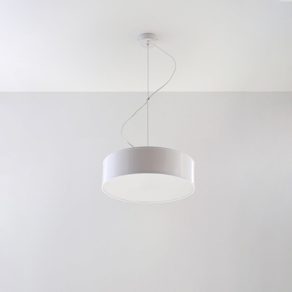 Suspension Arena 35 blanc suspendue dans un intérieur