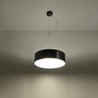 Suspension Arena 35 noir allumée, lumière diffuse vers le bas