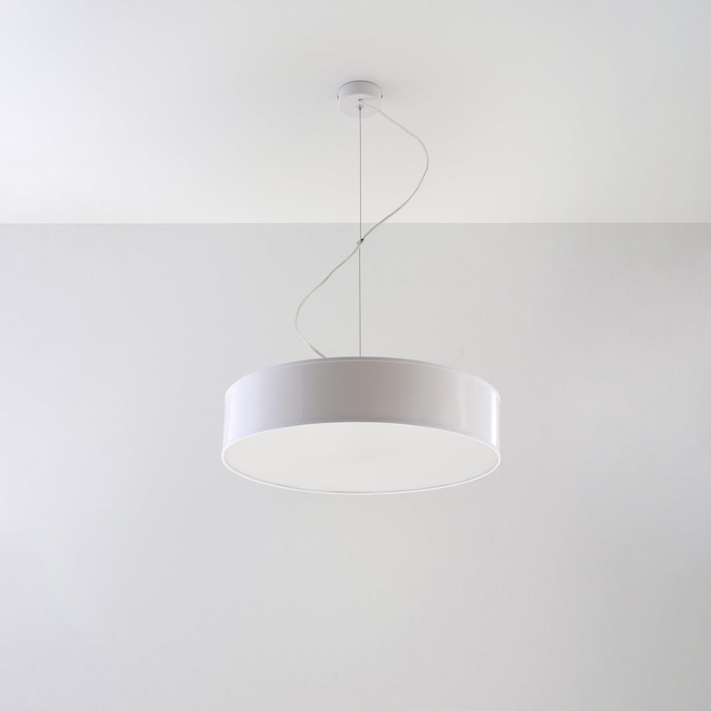 Suspension Arena 45 blanc suspendue dans un intérieur