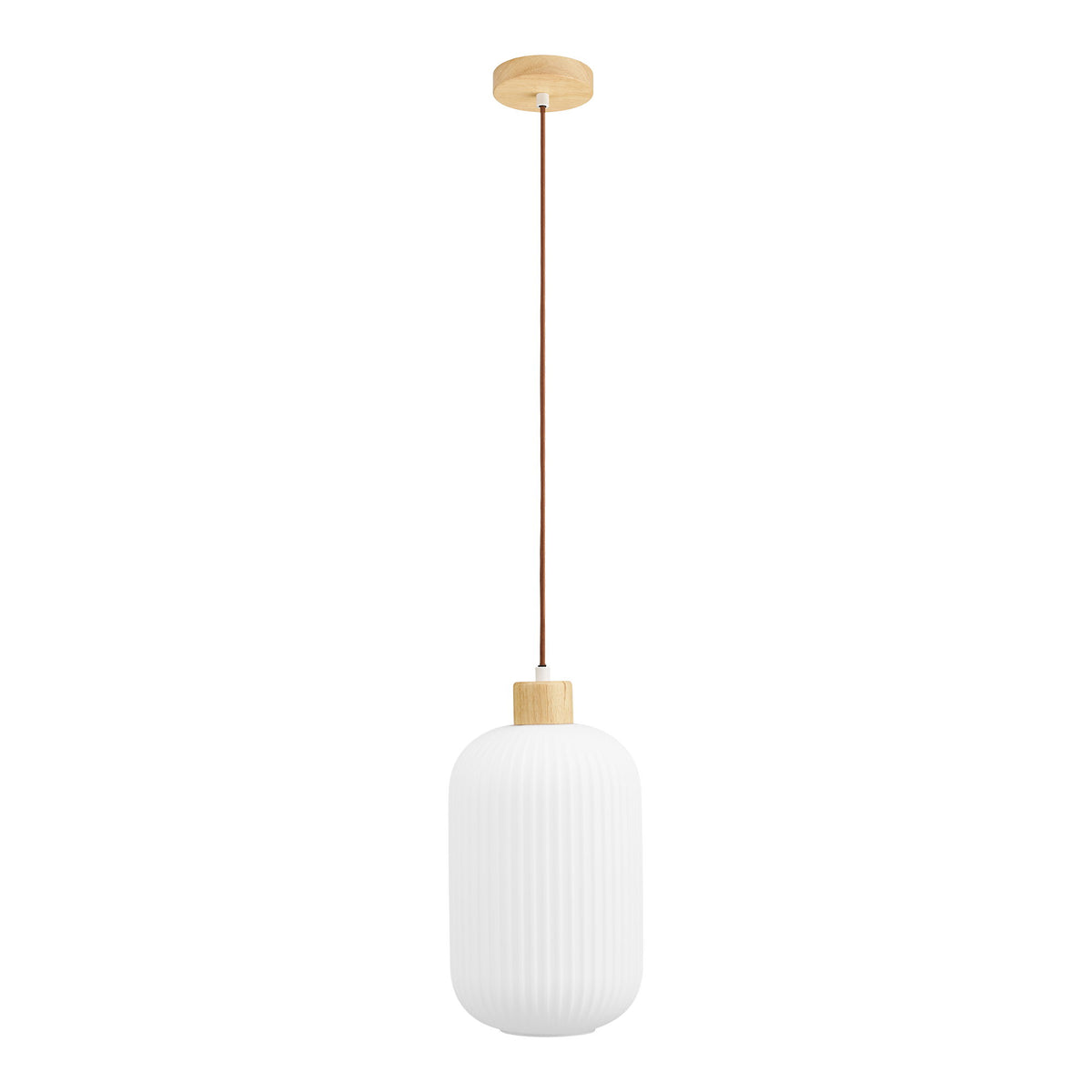 Suspension Argalo globe en verre côtelé blanc capuchon et rosace en bois clair et câble brun sur fond blanc