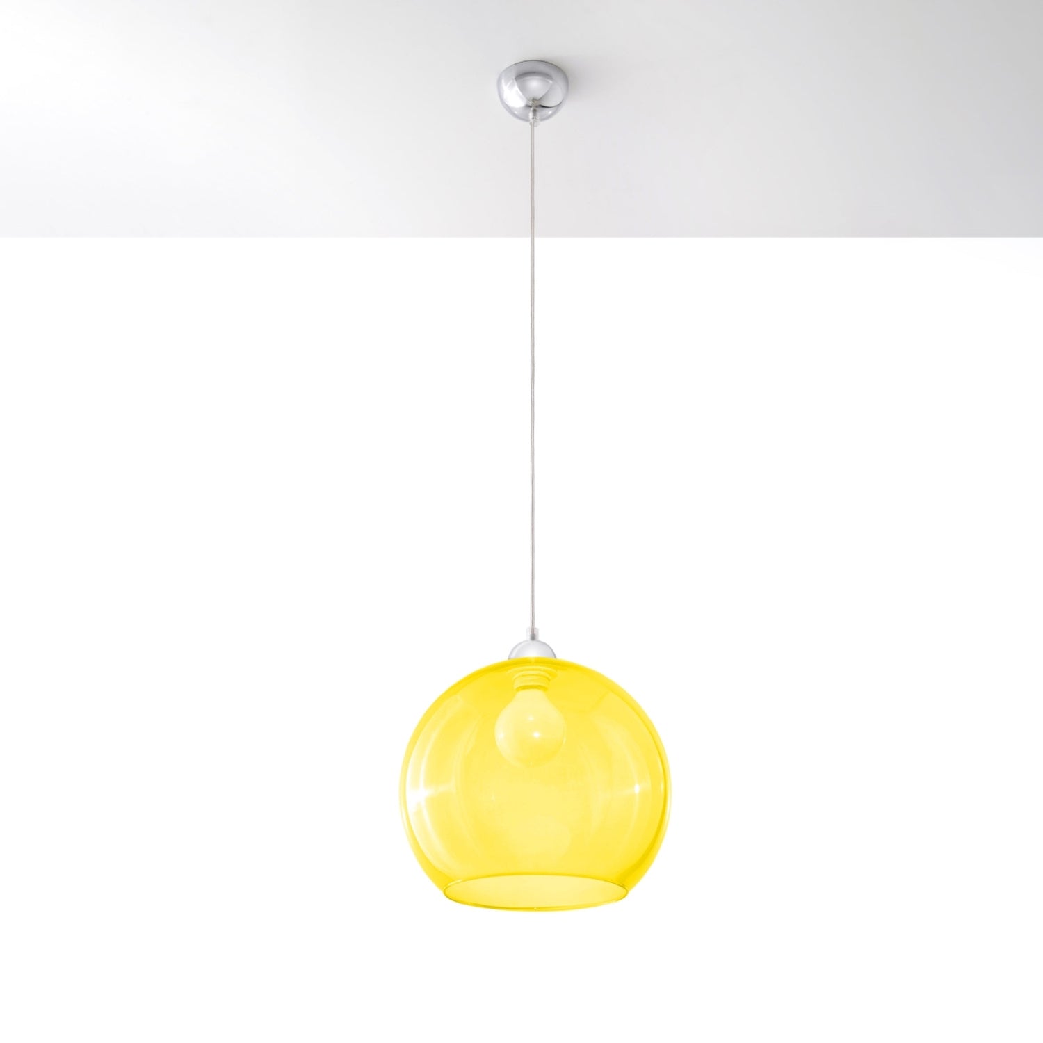 Suspension Ball jaune en verre vue de profil