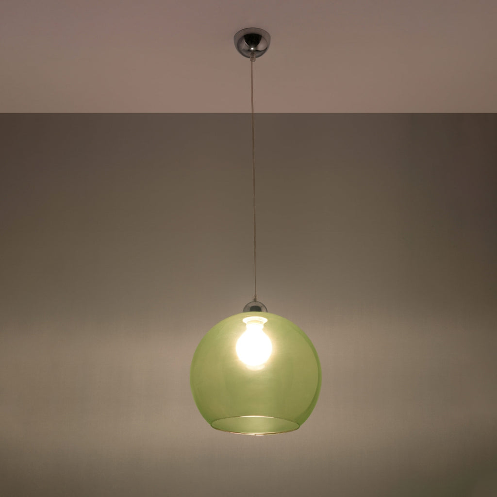 Suspension Ball verte en verre allumée