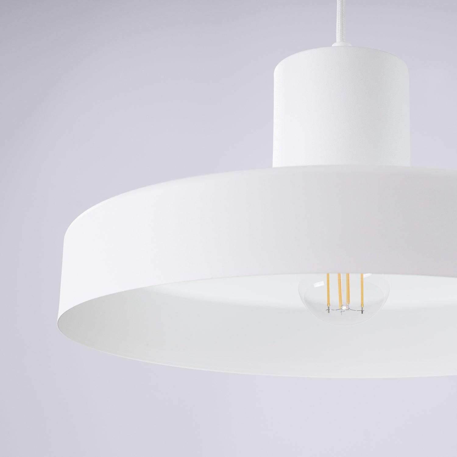 Suspension Bilo métal blanc E27 en ambiance