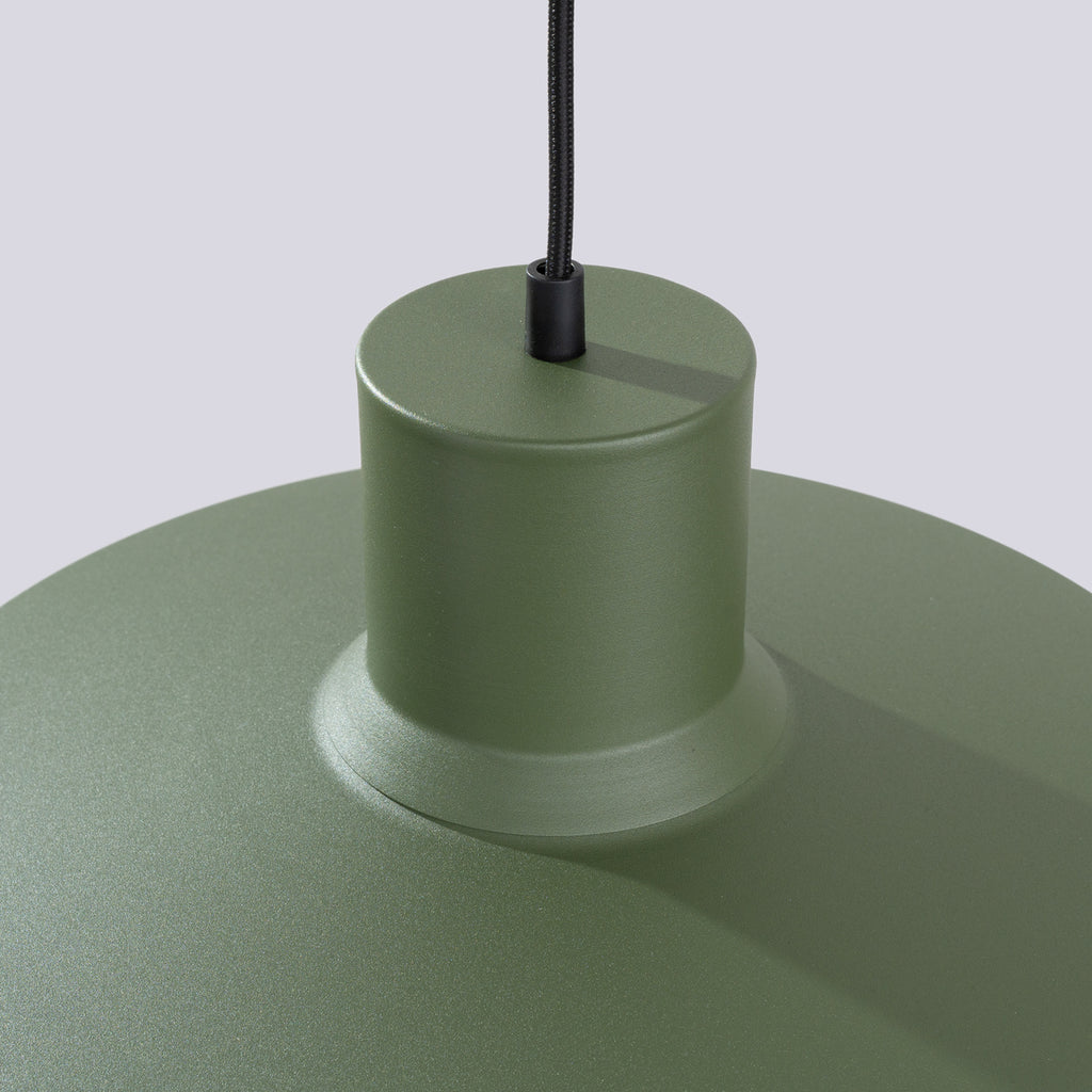 Suspension Bilo métal vert olive E27, détail du col et de la douille