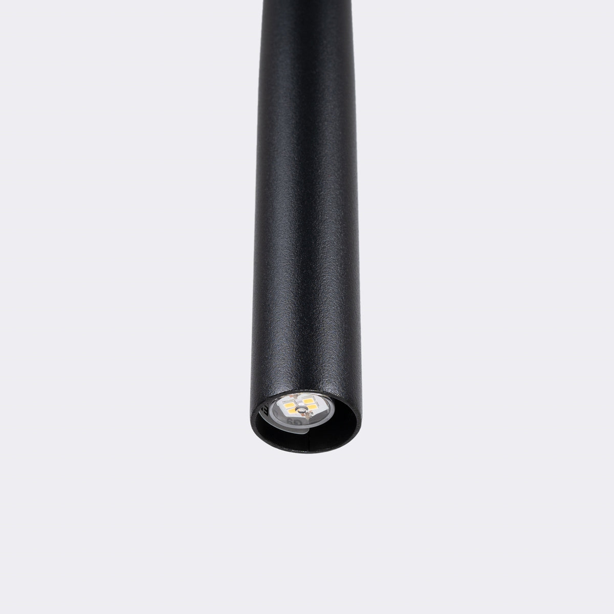 Base du tube de la suspension Bliss avec l'ampoule G9 en retrait