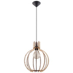 Suspension boule Arancia en lamelles de bois naturel avec ampoule apparente câble et rosace conique noirs sur fond blanc