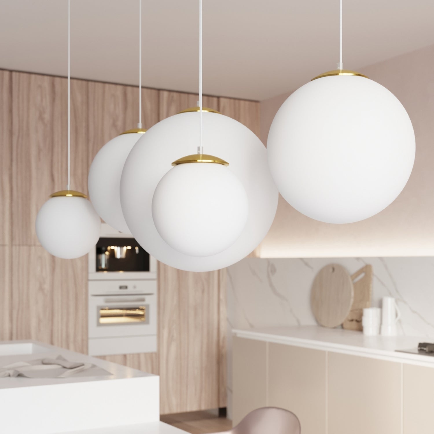 Suspension boule Ugo verre blanc et doré, ambiance déco