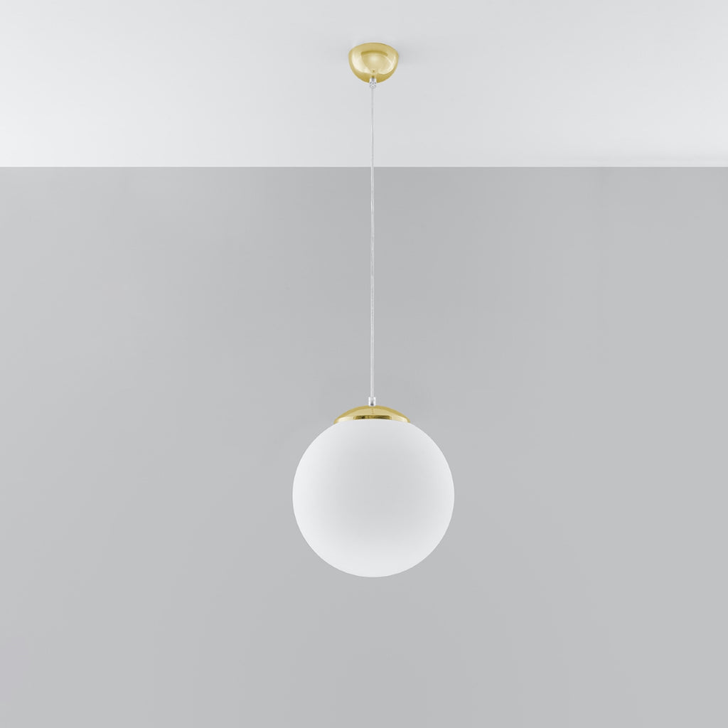 Suspension boule Ugo, globe en verre blanc opale et calotte dorée, 30 cm, calotte et rosace dorées