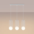 Suspension Brina 3 en ligne cage métal blanc G9 allumée, lumière diffusée par le globe opale