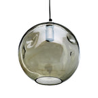 Suspension Bubbella en verre recyclé vert pâle en situation