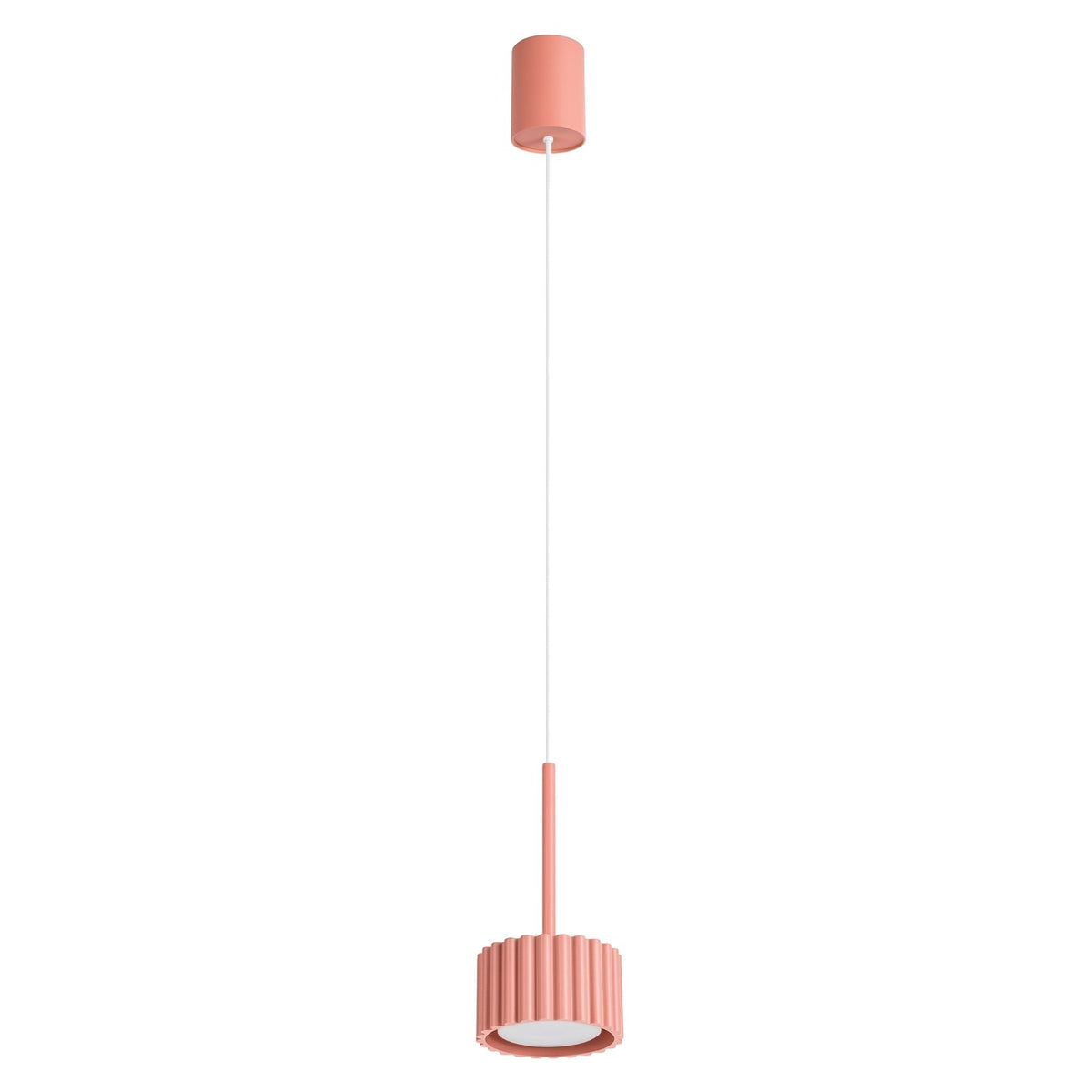 Suspension Aura 1 en laque rose pêche sur fond blanc avec sa rosace cylindrique et son tambour cannelé