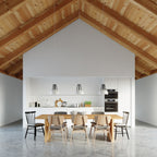 Suspension Casco métal blanc et bois noir au-dessus d'une table