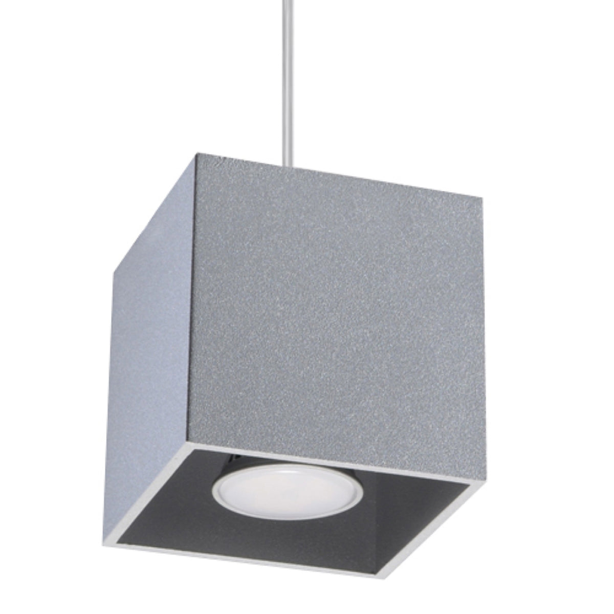 Suspension cube Quad Métal gris en gros plan avec son ouverture carrée et sa lampe GU10 sous le cube