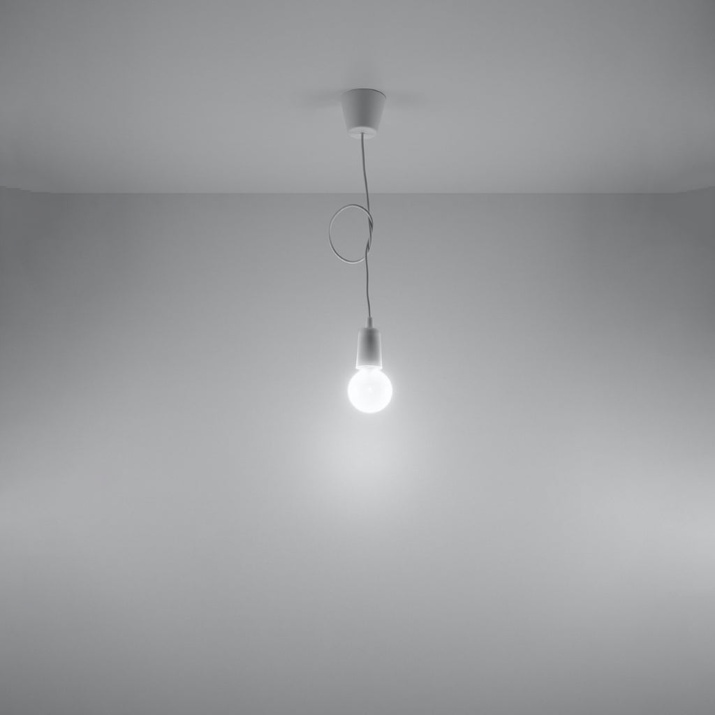 Suspension Diego 1 blanche allumée diffusant une lumière douce