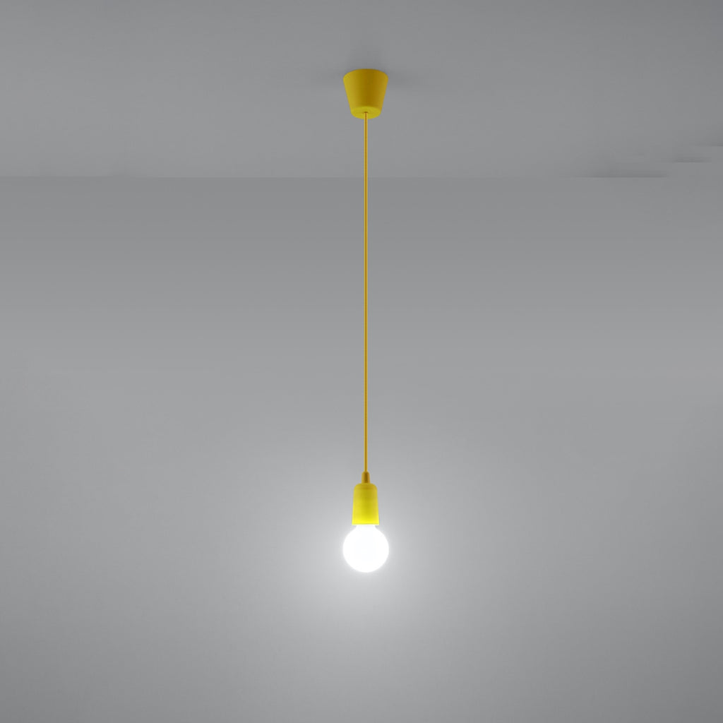 Suspension Diego 1 jaune allumée au plafond