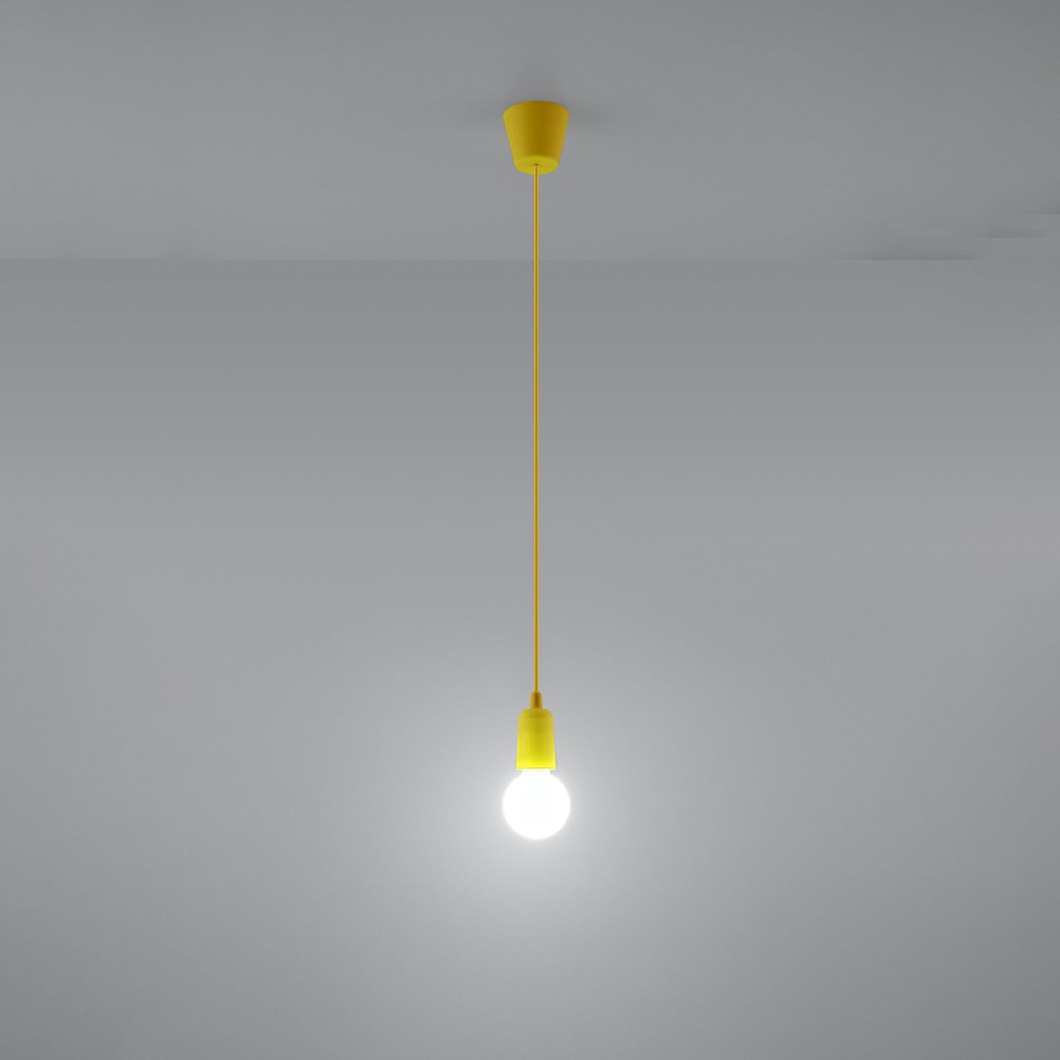 Suspension Diego 1 jaune allumée au plafond