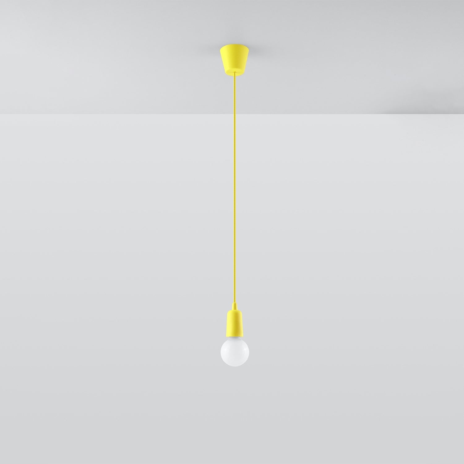 Suspension Diego 1 jaune installée au plafond