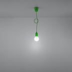 Suspension Diego 1 verte allumée diffusant une lumière douce
